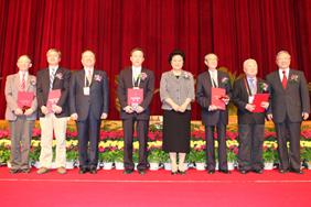 SCUT academician BAI Yilong gains 2010 Tan Kah Kee Science Award in Mathematics and Physics