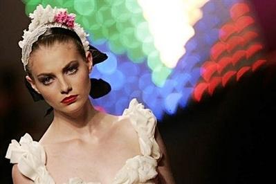 Spain: Barcelona Bridal fashion week in spotlight