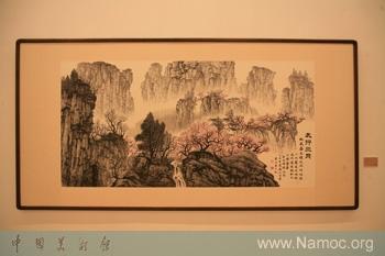 Hou Dechang holds a calligraphy and painting exhibition