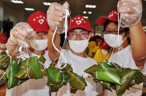 Learn to make Zongzi ahead of Chinese traditional festival