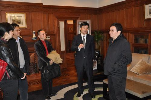 President Hu Shougen met with General Manager of Moller Villa Hotel