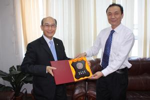 Hong Kong Siyuan Foundation executive director LI Haowen visits SCUT