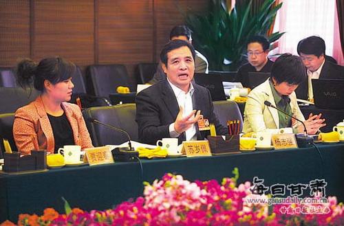 Gansu delegation discusses work report