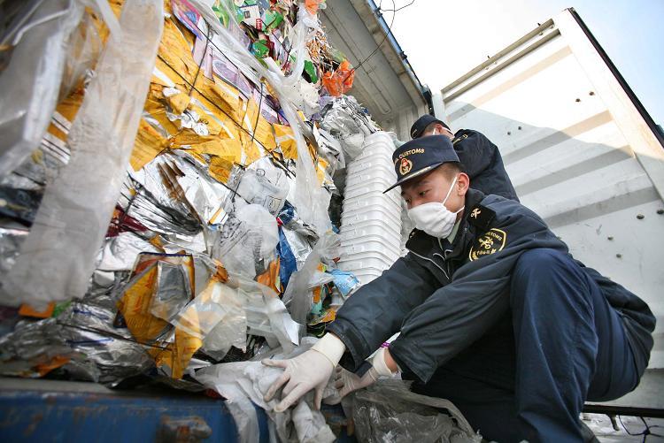 Guangzhou Customs Intercepted and Captured    Imported Rubbish