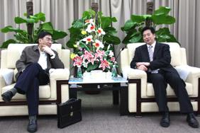 President LI Yuanyuan meets LI Wenyue, Chairman of GDH Limited