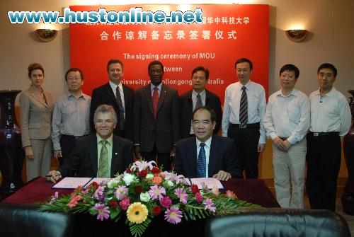 HUST Signs Intercollegiate Cooperation Agreements with UOW