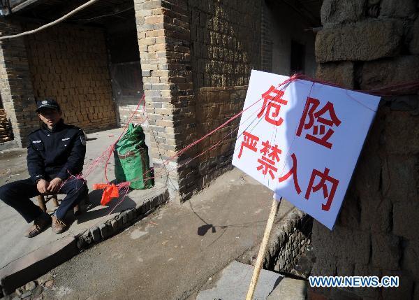 Cave-in forces over 800 to evacuate in E China