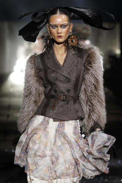 John Galliano Fall/Winter 2010/11 women's ready-to-wear fashion show