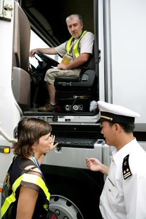 China Customs: Released 58 Relay Vehicles from Europe quickly(with photo)