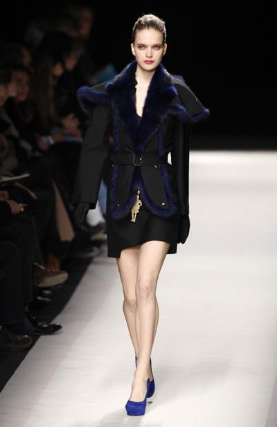 Yves Saint Laurent Fall/Winter 2010/11 women's ready-to-wear fashion