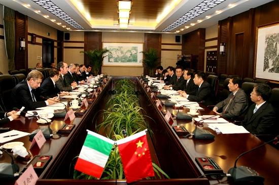 Minister Han Changfu Meets with Italian Minister of Agriculture, Food and Forestry Policies