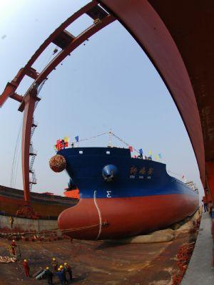 12,000-ton new bulk carrier sets afloat in E China port