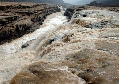 Spring torrent of Hukou Waterfall