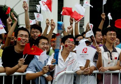 Tsinghua Welcomes Olympic Women Marathon Athletes