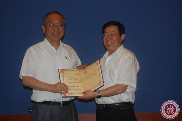 Shing-Tung Yau --- NUC Honorary Professor