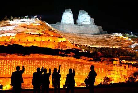 Lights illuminate Emperors Yan and Huang statues in Zhengzhou