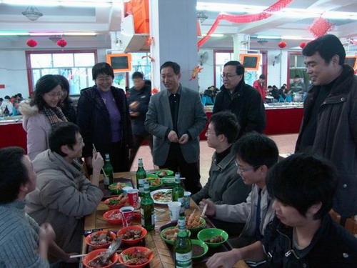 The School Leaders Celebrated the Chinese New Year's Eve together with the Students