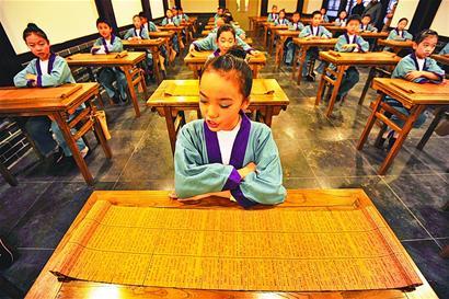 Students read ancient Chinese prose to welcome opening of New Shandong Museum