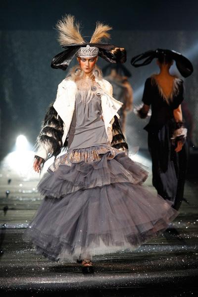 John Galliano Fall/Winter 2010/11 women's ready-to-wear fashion show