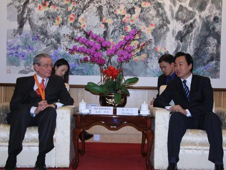 Xia Deren and Li Wancai meet Vice President of Citibank William Rhodes