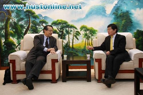 CMB President Dr. Lincoln C. Chen Visits HUST