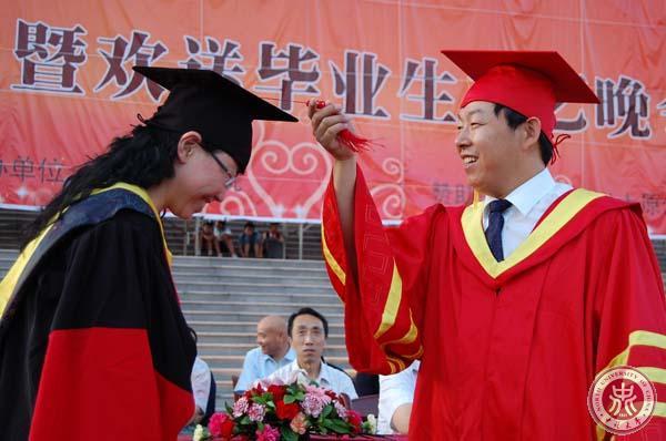 A Grand Graduation Ceremony Held for 2009 Graduates