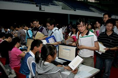 Tsinghua Holds Welcome Ceremony for Graduate Students