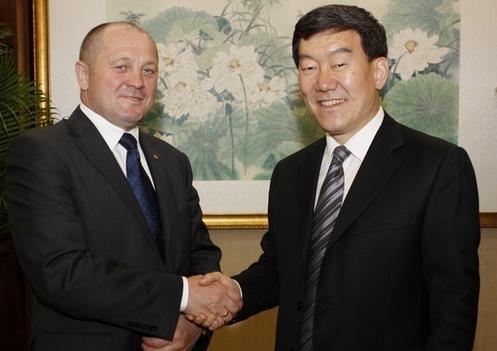 Vice Minister Niu Dun Meets with Minister of Agriculture and Rural Development of Poland