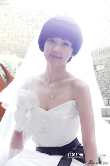 Jang Nara's cute bridal look