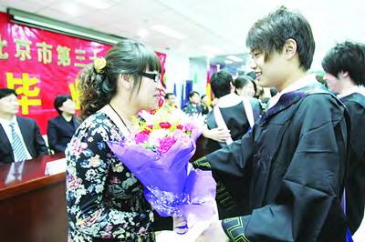 Foreign students graduate from No.39 middle school