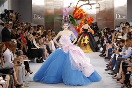 Dior's Galliano battles economic crisis with flowers