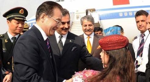 Chinese Premier Visits Pakistan to Reinforce Ties