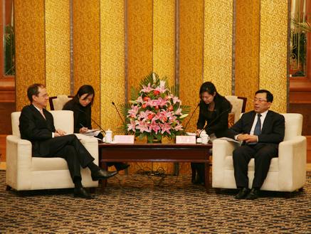 Li Wancai meets British Ambassador Sebastian Wood