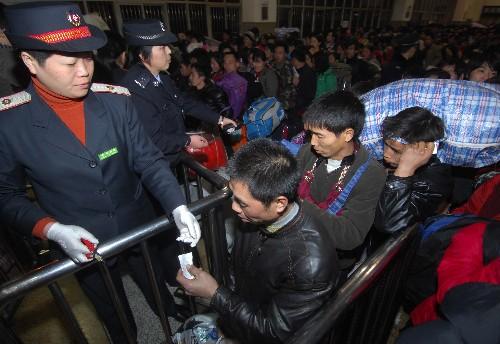 Early return of migrant workers aggravates labor scarcity in Zhejiang