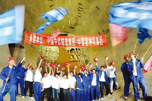 The Upstream Tunnel for Yellow River Crossing Project Completed