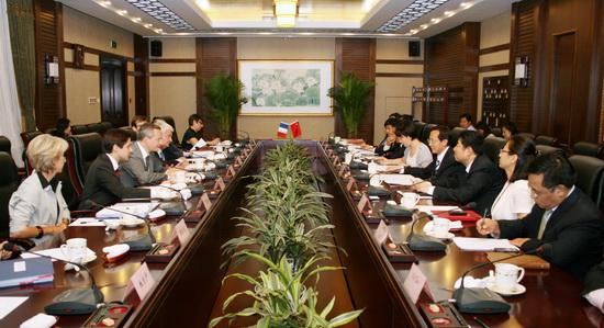 Minister Han Changfu Meets with French Minister of Food, Agriculture and Fishing