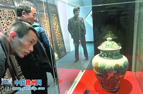1st Collectors Sodality Members' Collections Exhibition Held in Ganzhou