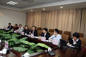 Alumnus LI Dongsheng, chairman of TCL Co., returns for cooperation