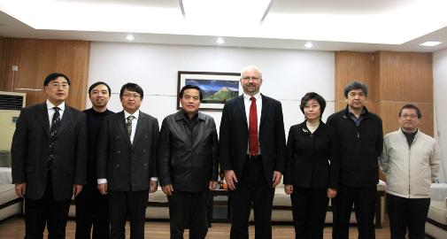 President Su Zhiwu Met With Professor De   Roure, a Computer Expert of Oxford University