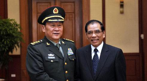 Vietnamese Party Chief Meets Chinese Defense Minister on Ties