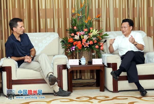 Pan Yiyang Meets with Dr. Gunter Schubert to Discuss 