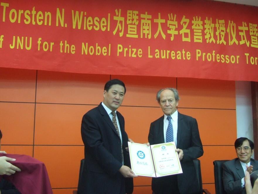 Nobel Prize Laureate, Prof. Torsten N.Wiesel visited JNU