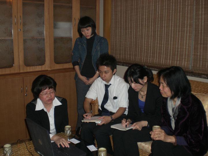 Officer  of  MOFA  of  Japan  Visits  GDUFS's  Teahouse