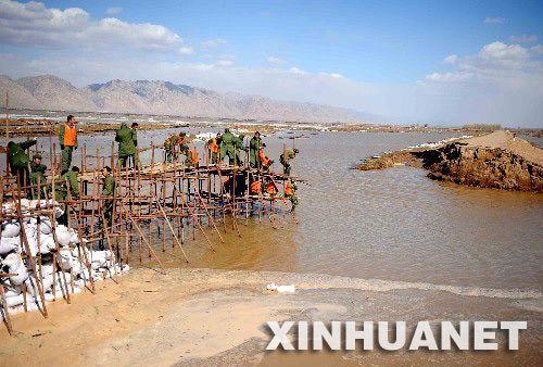 Collapsed sections in Yellow River bank patched up