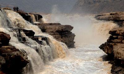 Spring torrent of Hukou Waterfall
