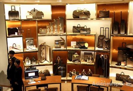 Chinese luxury wannabes try to raise their profile