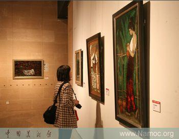 Qiao Shiguang   s Lacquer Art Retrospective Exhibition is on display