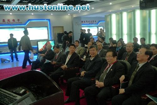 Delegates of HK-Hubei Fellowship Association Visited HUST