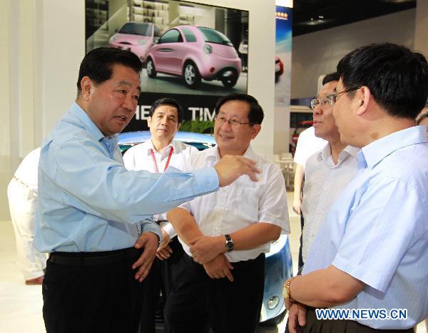 Senior leader urges auto industry to foster domestic brand