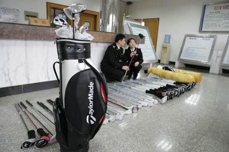 Wuhan Seized Infringing Golf Products (with photo)